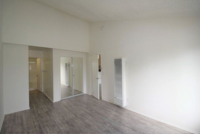 Building Photo - 7350 Kester Ave