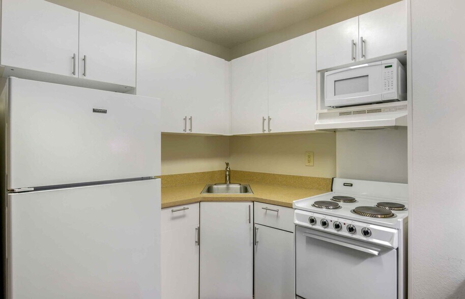 Building Photo - Furnished Studio-Richmond - W. Broad Street - Glenside - North