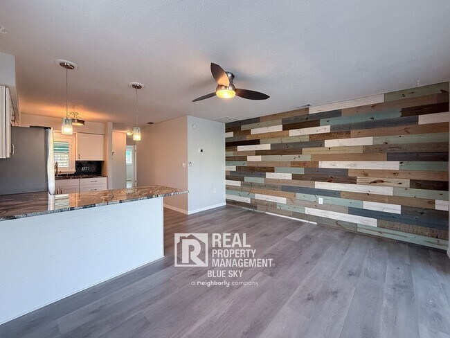 Building Photo - 4717 Floramar Terrace