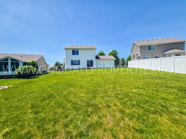 Building Photo - Urbandale Home in Waukee Schools with Office, Fireplace & 2-Car Garage