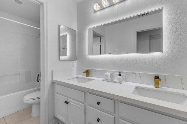 Building Photo - 84440 Quartino Pl