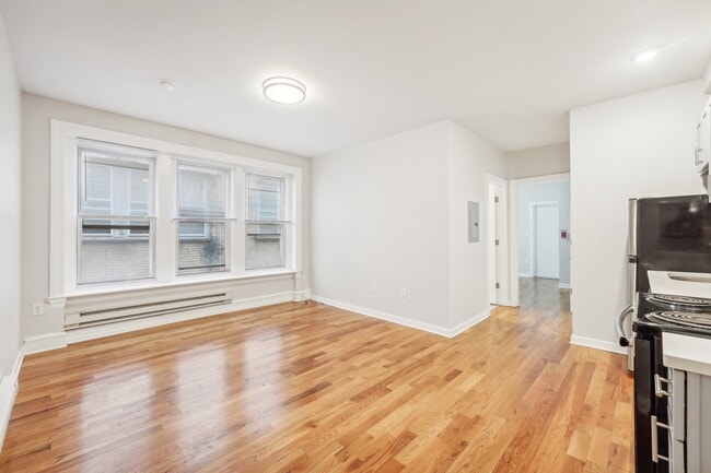 Building Photo - 4300 Chestnut St