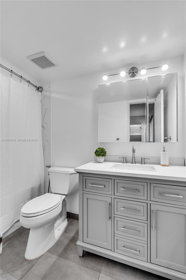 Building Photo - 341 W Park Dr