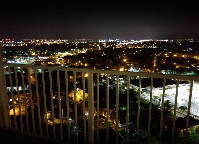 Building Photo - 2104 W First St