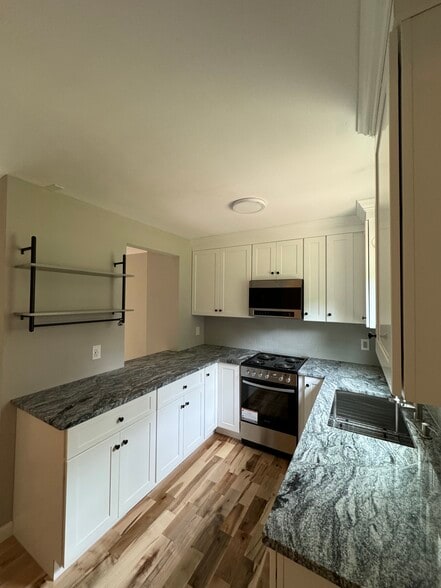 Building Photo - 119 Springbrook Dr