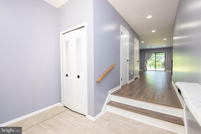 Building Photo - 322 Kings Croft Dr