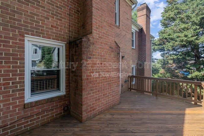 Building Photo - 3009 20th Ct S