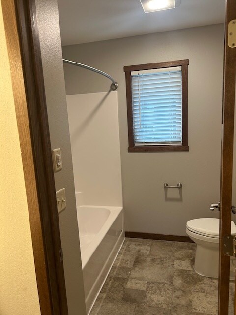 Tub/Shower - 4815 W 5th St