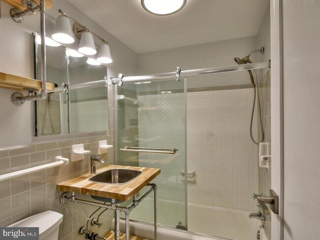 Building Photo - 10201 Grosvenor Pl