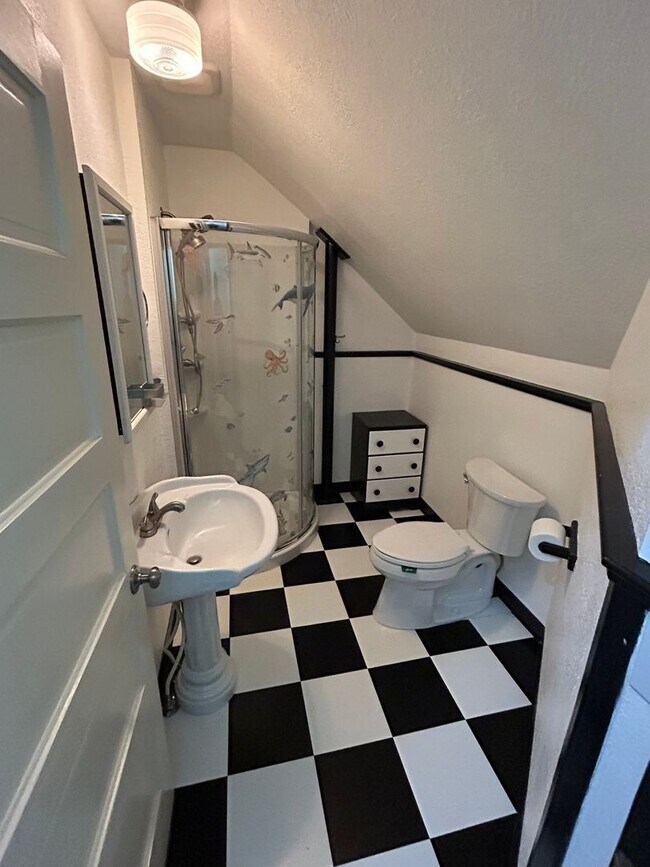 Building Photo - 4 Bedroom Home on Kalispell’s East Side – Spacious Yard & Double Garage