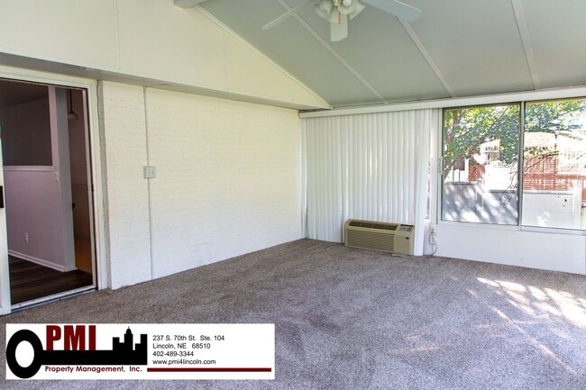 Building Photo - 8030 N Hazelwood Dr