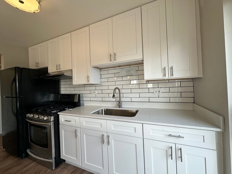 Building Photo - 406 Inland Dr