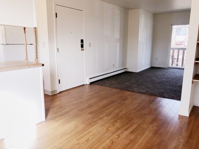 Building Photo - 1103 Broaddus St