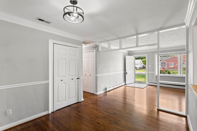 Building Photo - Charming Renovated 3-Bedroom Home in Riverside Near CNU & Mariner’s Museum