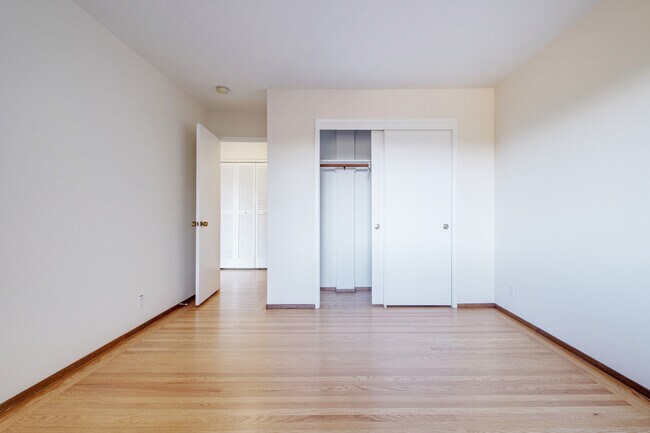 Building Photo - 90 Geldert Dr