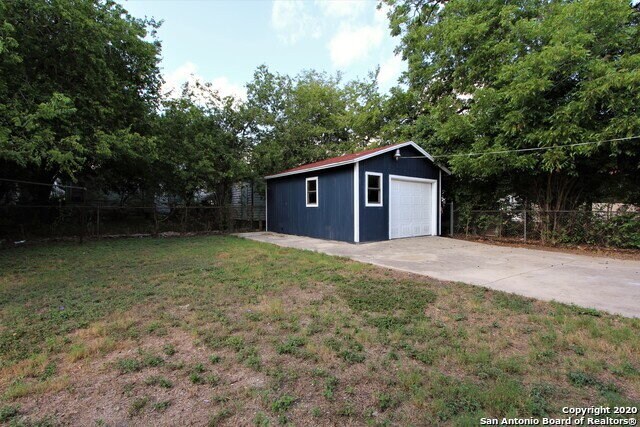 Building Photo - 706 Canton