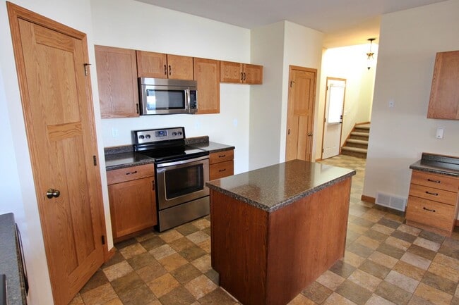 Building Photo - 1704 23rd Ave NW