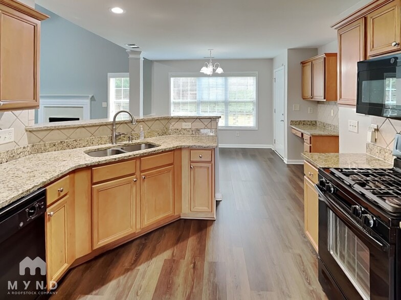 Building Photo - 6062 Park Bend Ave