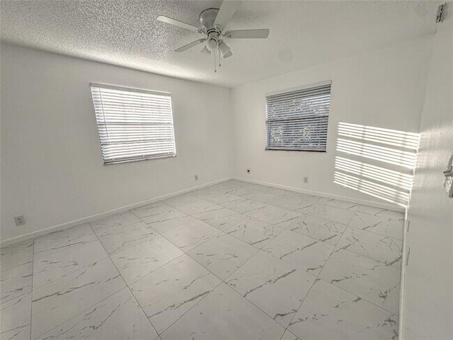 Building Photo - 10687 Royal Palm Blvd