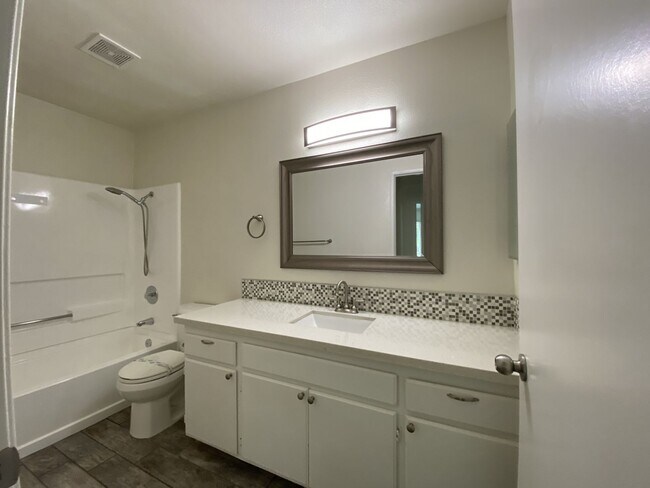 Building Photo - 2bed/2bath home in Mission Park Community!