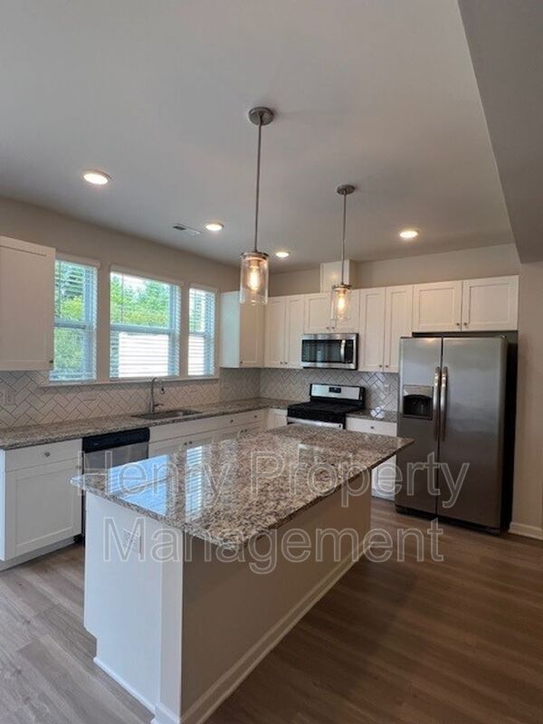 Building Photo - 775 Amarra Dr