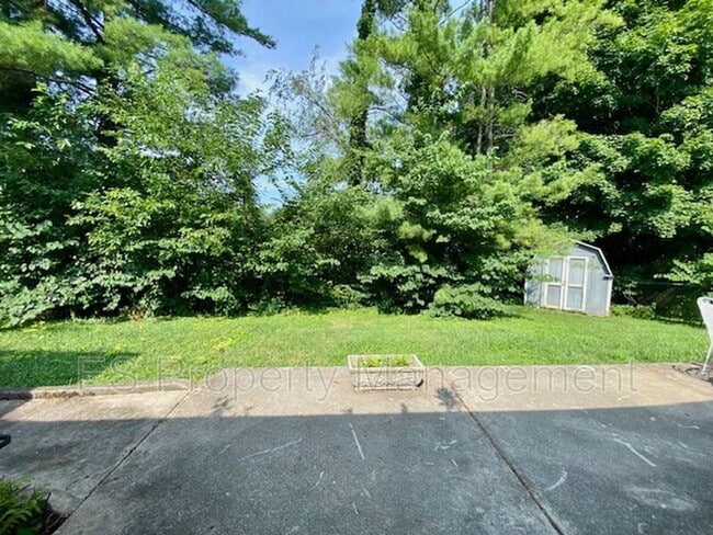 Building Photo - 6110 Munsee Ln