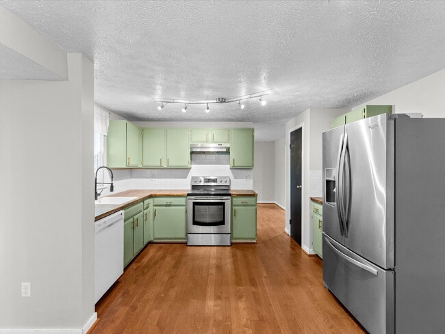 Building Photo - 3513 Castlebury Dr