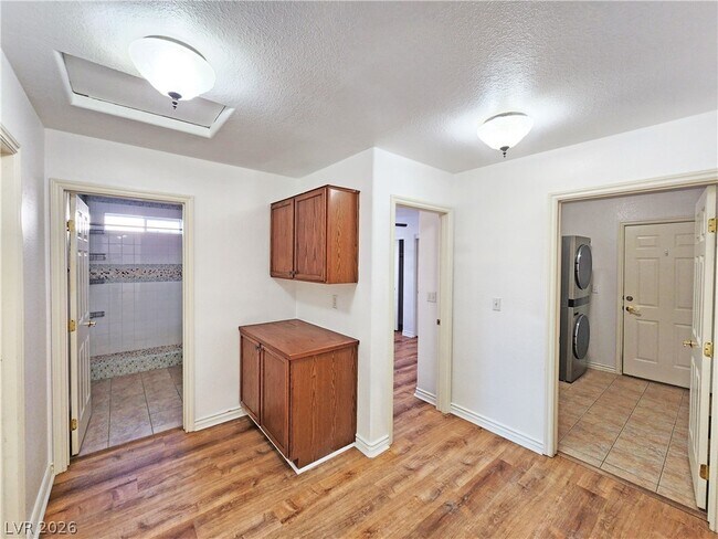 Building Photo - 5945 Badlands Ln