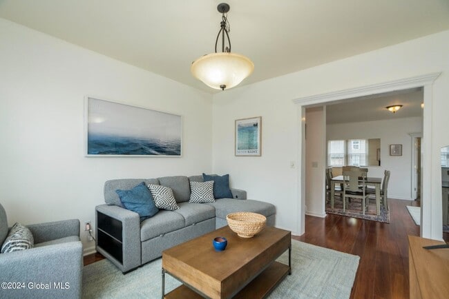 Building Photo - 39 Walton St