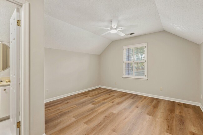 Building Photo - 8604 Sandpoint Dr