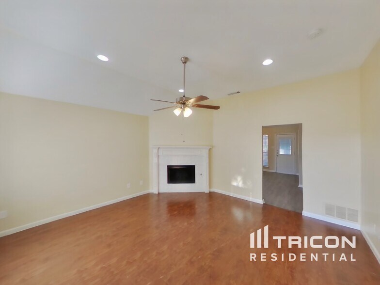 Building Photo - 2616 Spring Rain Dr
