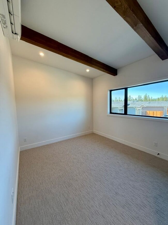 Building Photo - 3336 NW Celilo Ln