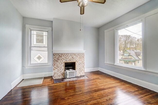 Building Photo - Three Bedroom in Cincinnati!