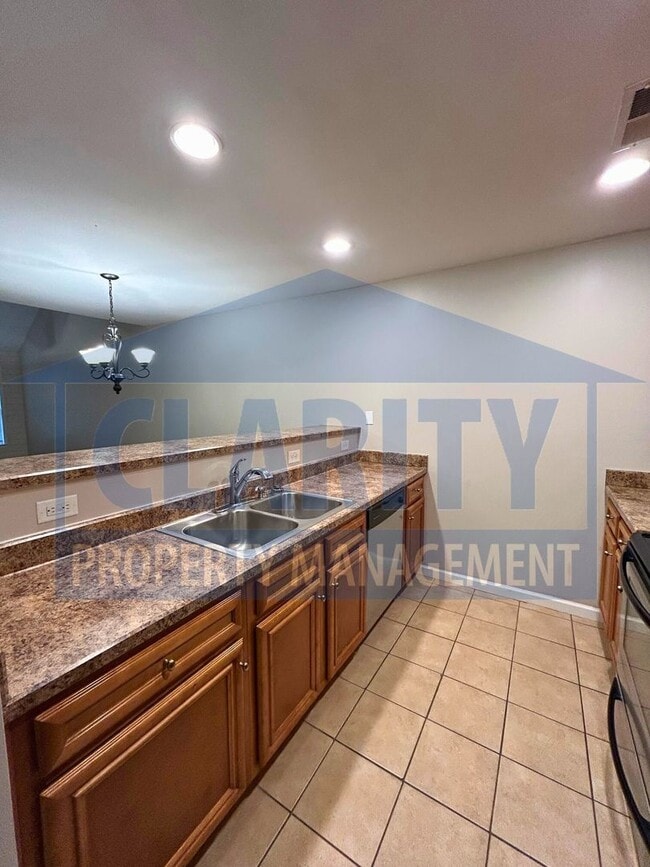 Building Photo - Single level, two bedroom townhome!