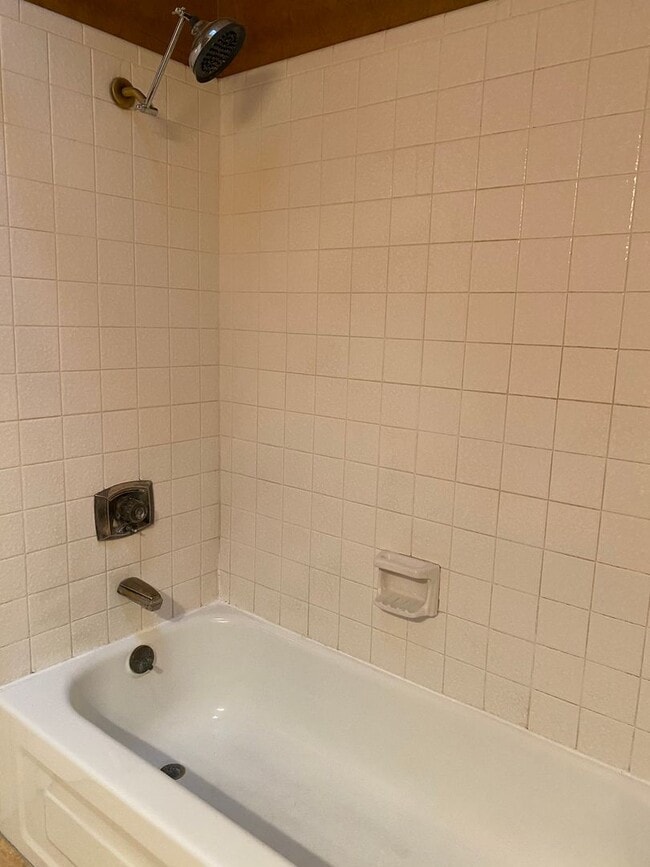 Building Photo - 3 BEDROOM, CORNER LOT