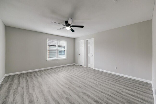 Building Photo - 9850 Pagewood Ln
