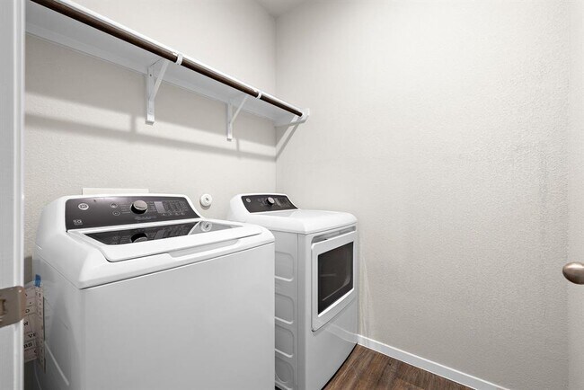 Building Photo - 1210 Teychas Dr