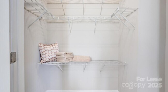 Building Photo - 10154 Enniscrone Rd