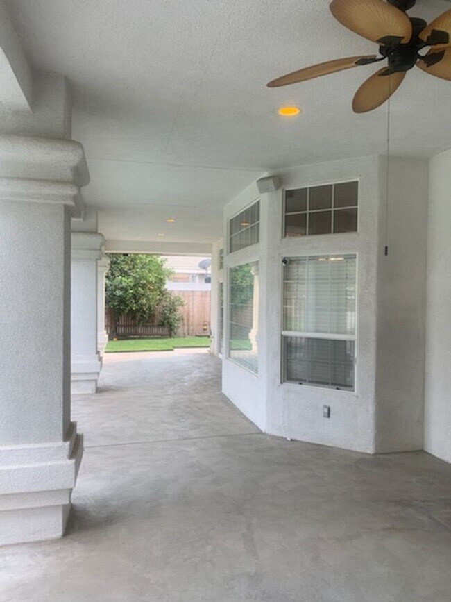 Building Photo - 2112 Classen St