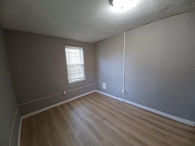 Building Photo - 10179 Bon Oak Dr