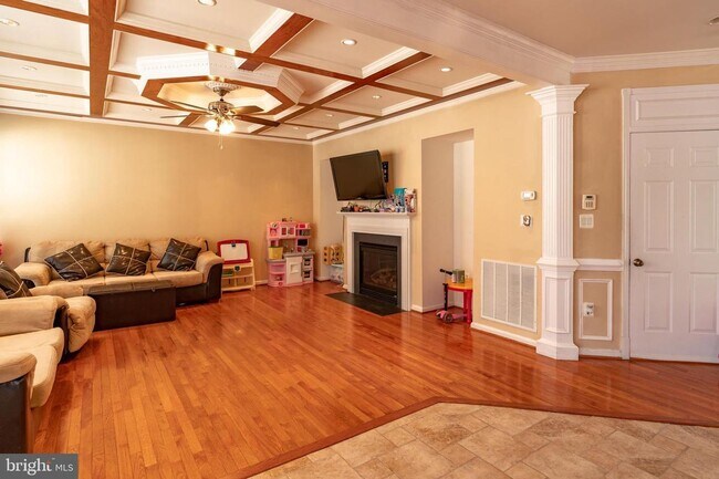 Building Photo - Luxury living in Lorton Valley