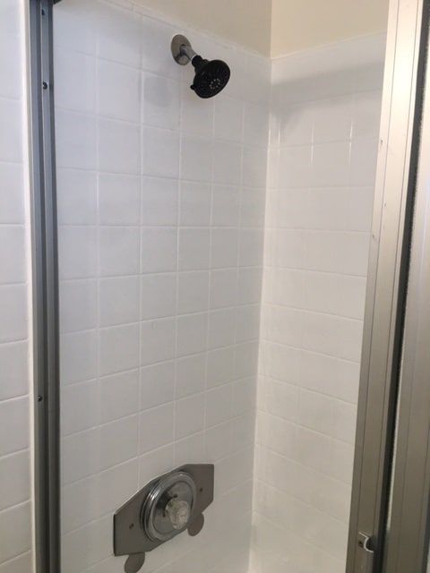 Resurfaced Tub enclosure - 1625 Armacost Ave