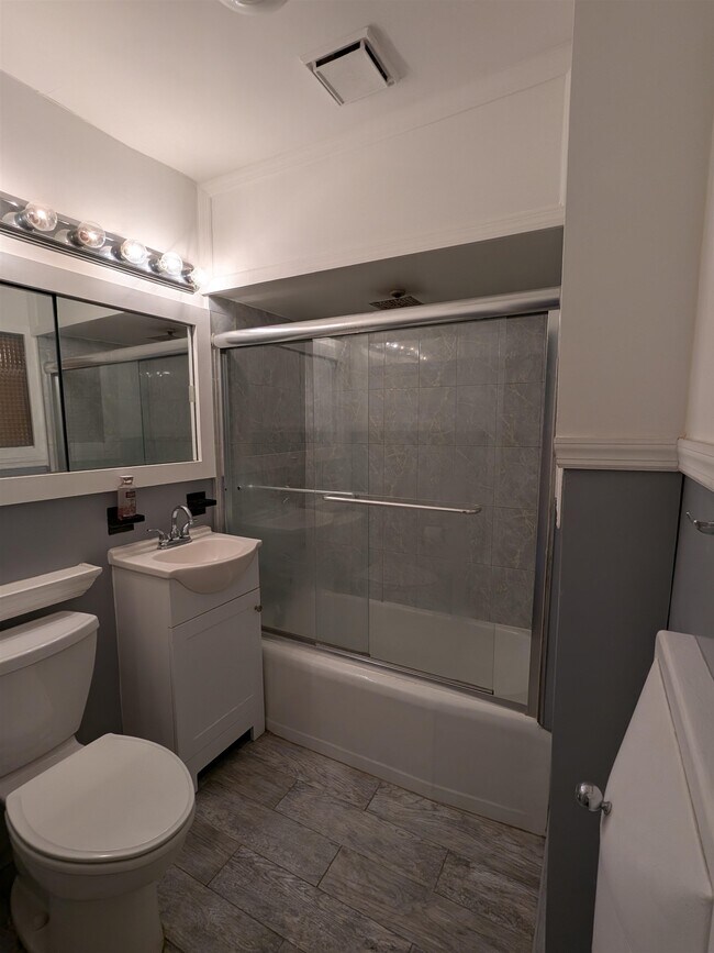 Building Photo - 272 3rd St