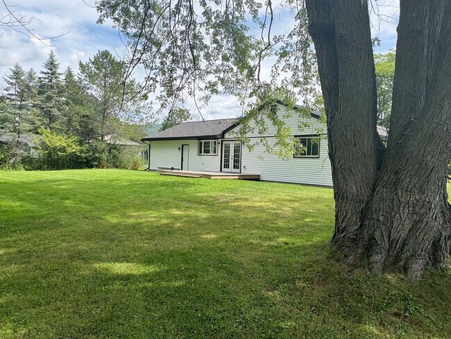 Building Photo - 73 Candlewood Dr