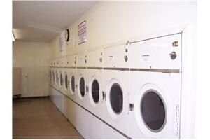 Laundry Facility - 338 Rainbow Plz