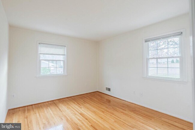 Building Photo - 13715 Smallwood Ct