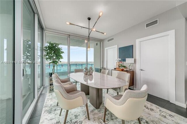 Building Photo - 900 Biscayne Blvd
