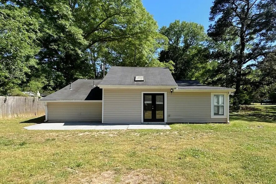 Building Photo - 1818 Waldrep Cir SE