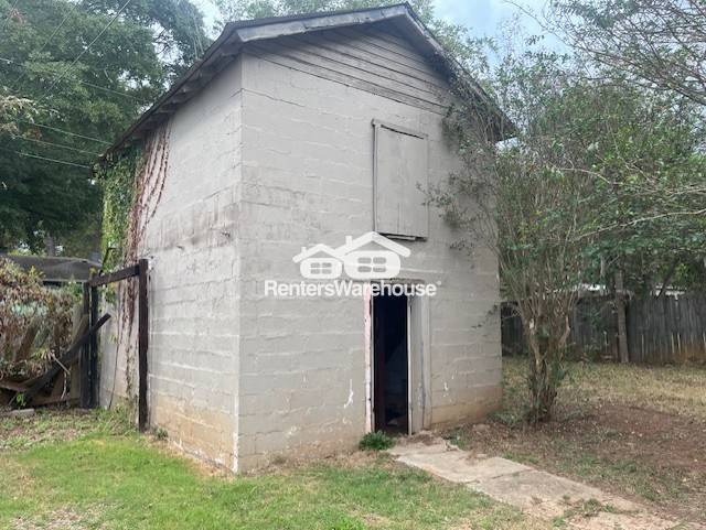 Building Photo - 103 Pine St