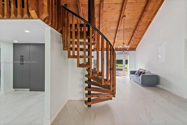 Building Photo - 8920 Crescent Dr